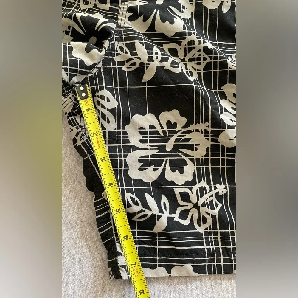 Uzzi Amphibious Gear Size XL Waist 38in Black/Tan Floral Swim Trunks/Shorts READ